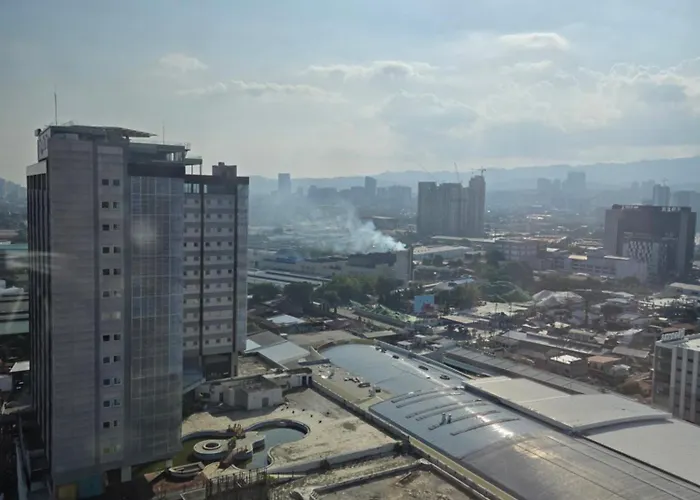Alexandrite S2512 Floor Jtower Residences Near Sm Jmall Wifi And Pool Aparthotel 3*